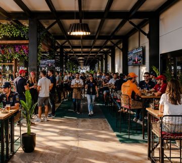 Les images sont fournies à titre indicatif uniquement. Elles illustrent l'ambiance et les espaces hospitality à l'aide de photos d'événements MATCH, d'images d'archives et de visuels générés par IA.