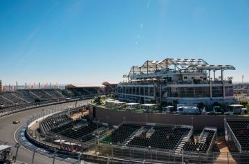 La Azotea vous rapproche de l’un des endroits les plus emblématiques de Madring.</br>Profitez du spectacle dans le virage Peraltada Monumental.</br>Une expérience premium pour les passionnés de sport automobile.