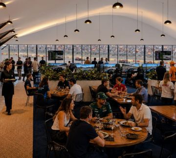 Les images sont fournies à titre indicatif uniquement. Elles illustrent l'ambiance et les espaces hospitality à l'aide de photos d'événements MATCH, d'images d'archives et de visuels générés par IA.
