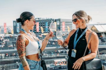Découvrez une nouvelle façon de vivre le Grand Prix.</br>La Azotea bénéficie d’un emplacement privilégié dans le virage Peraltada Monumental.</br>Exclusivité et émotions à Madring.