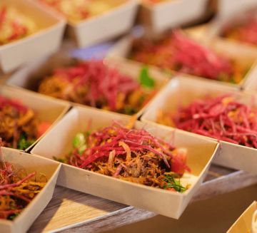 Les images sont fournies à titre indicatif uniquement. Elles illustrent l'ambiance et les espaces hospitality à l'aide de photos d'événements MATCH, d'images d'archives et de visuels générés par IA.